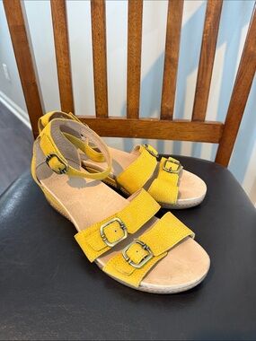 EUC Dansko Sandals